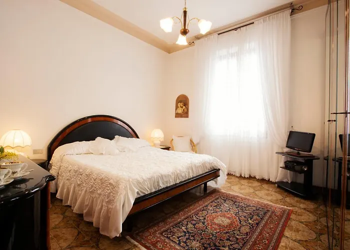 Room Cavour, Nearby Cinqueterre
